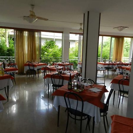 Hotel Ville De Paris Riccione Dış mekan fotoğraf