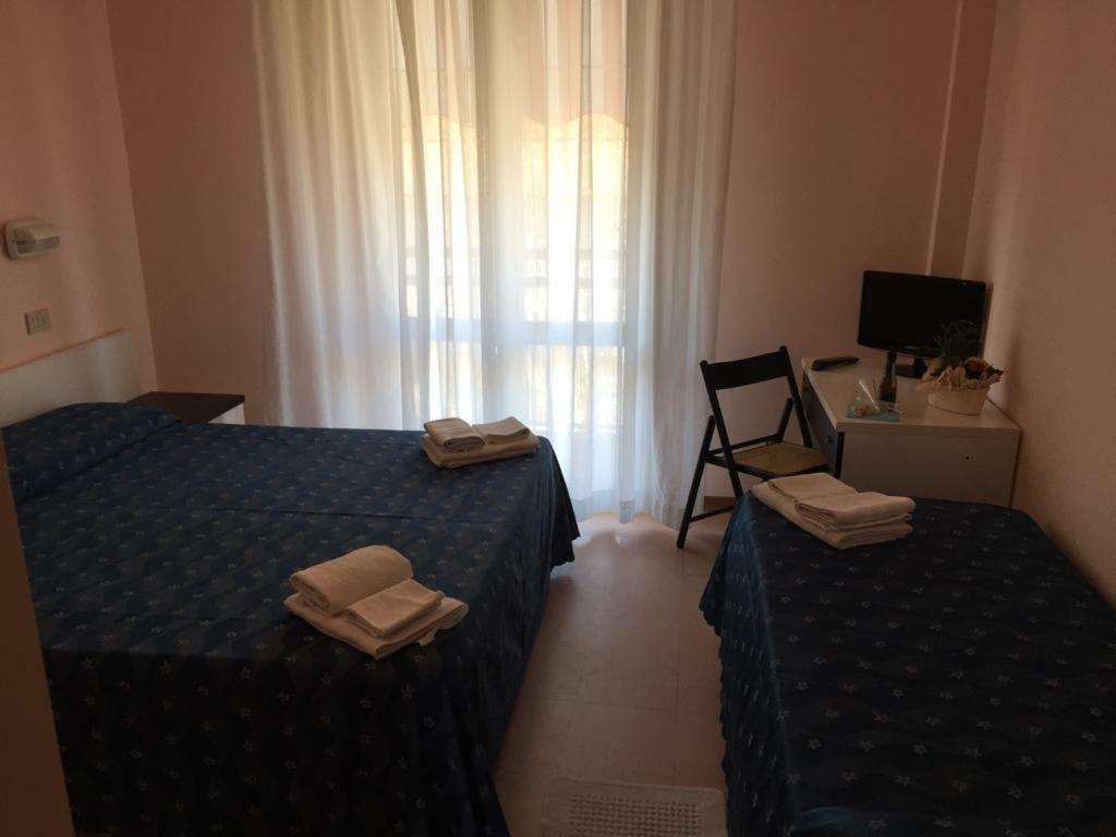 Hotel Ville De Paris Riccione Dış mekan fotoğraf