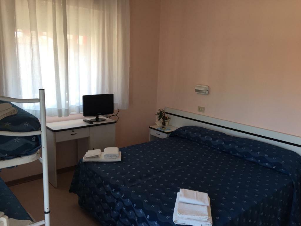 Hotel Ville De Paris Riccione Dış mekan fotoğraf