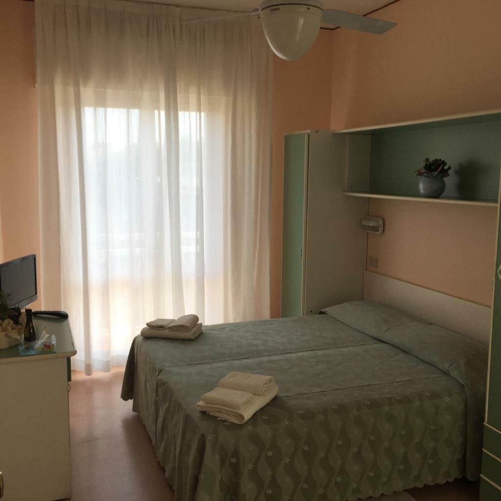 Hotel Ville De Paris Riccione Dış mekan fotoğraf