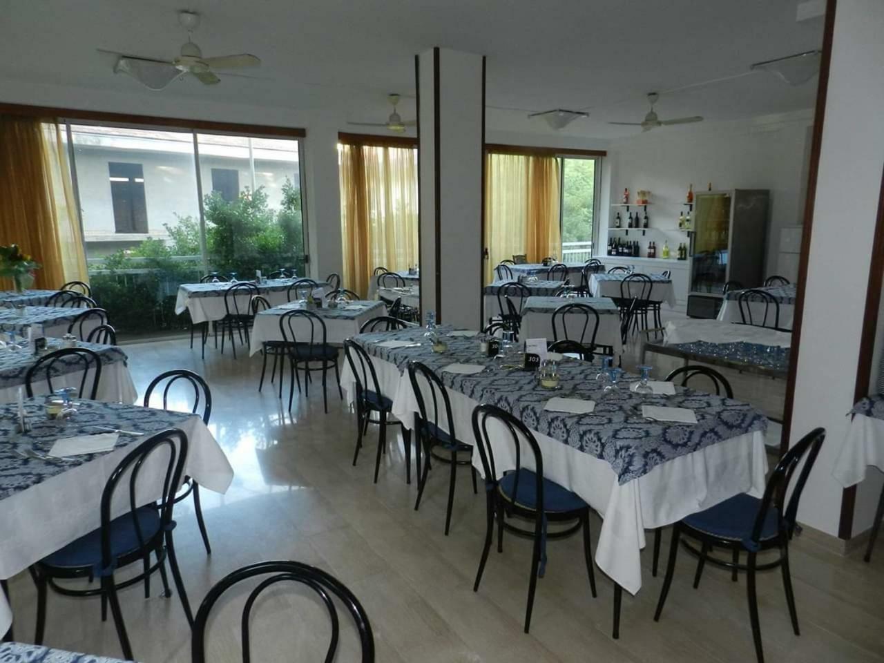Hotel Ville De Paris Riccione Dış mekan fotoğraf
