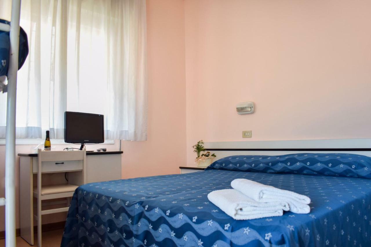 Hotel Ville De Paris Riccione Dış mekan fotoğraf
