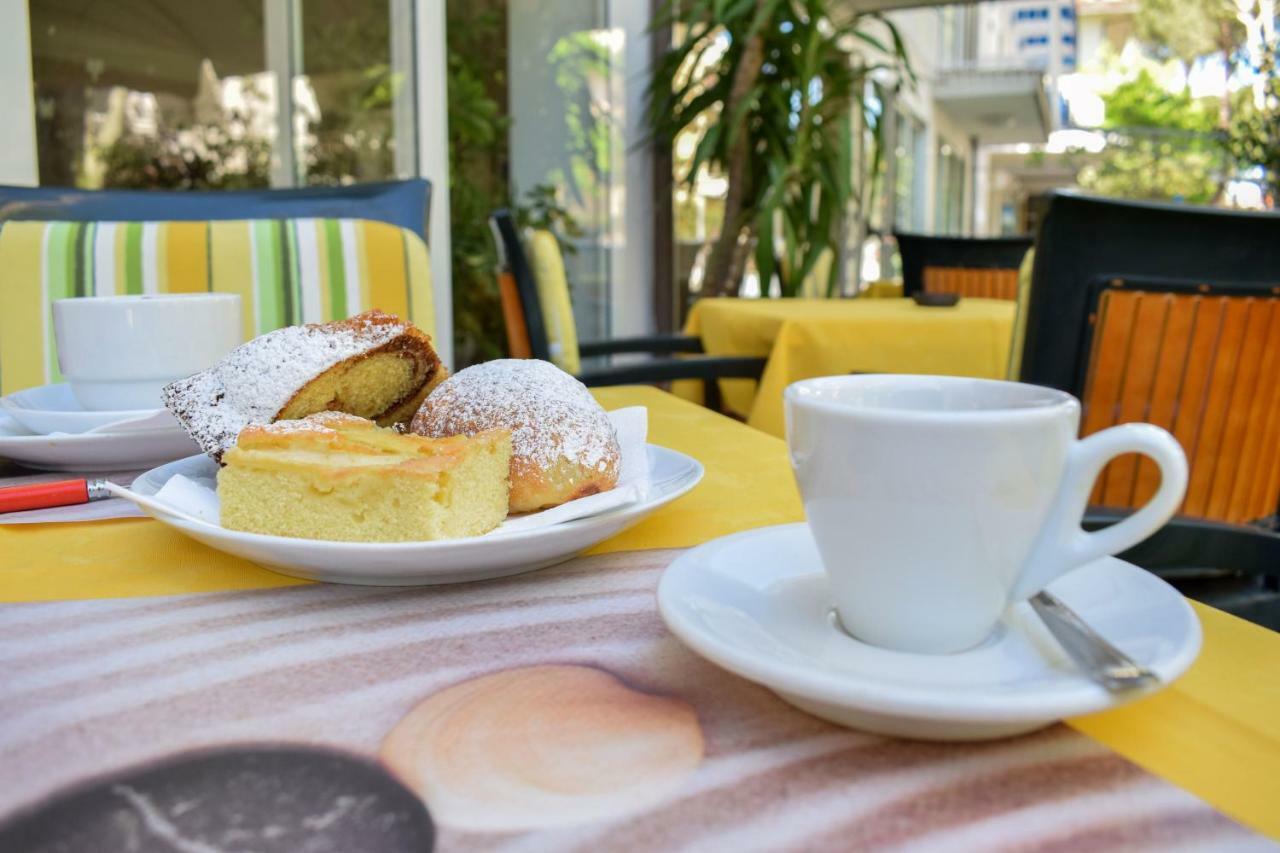 Hotel Ville De Paris Riccione Dış mekan fotoğraf
