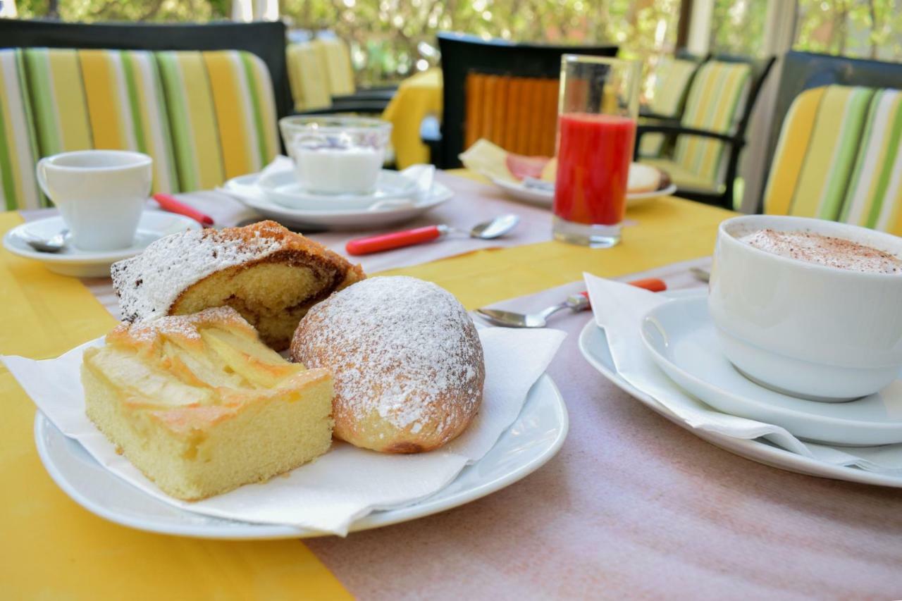 Hotel Ville De Paris Riccione Dış mekan fotoğraf