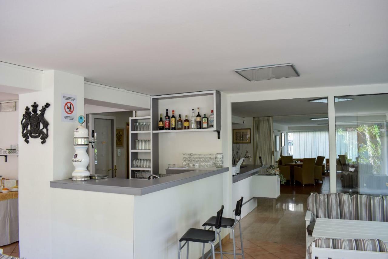Hotel Ville De Paris Riccione Dış mekan fotoğraf