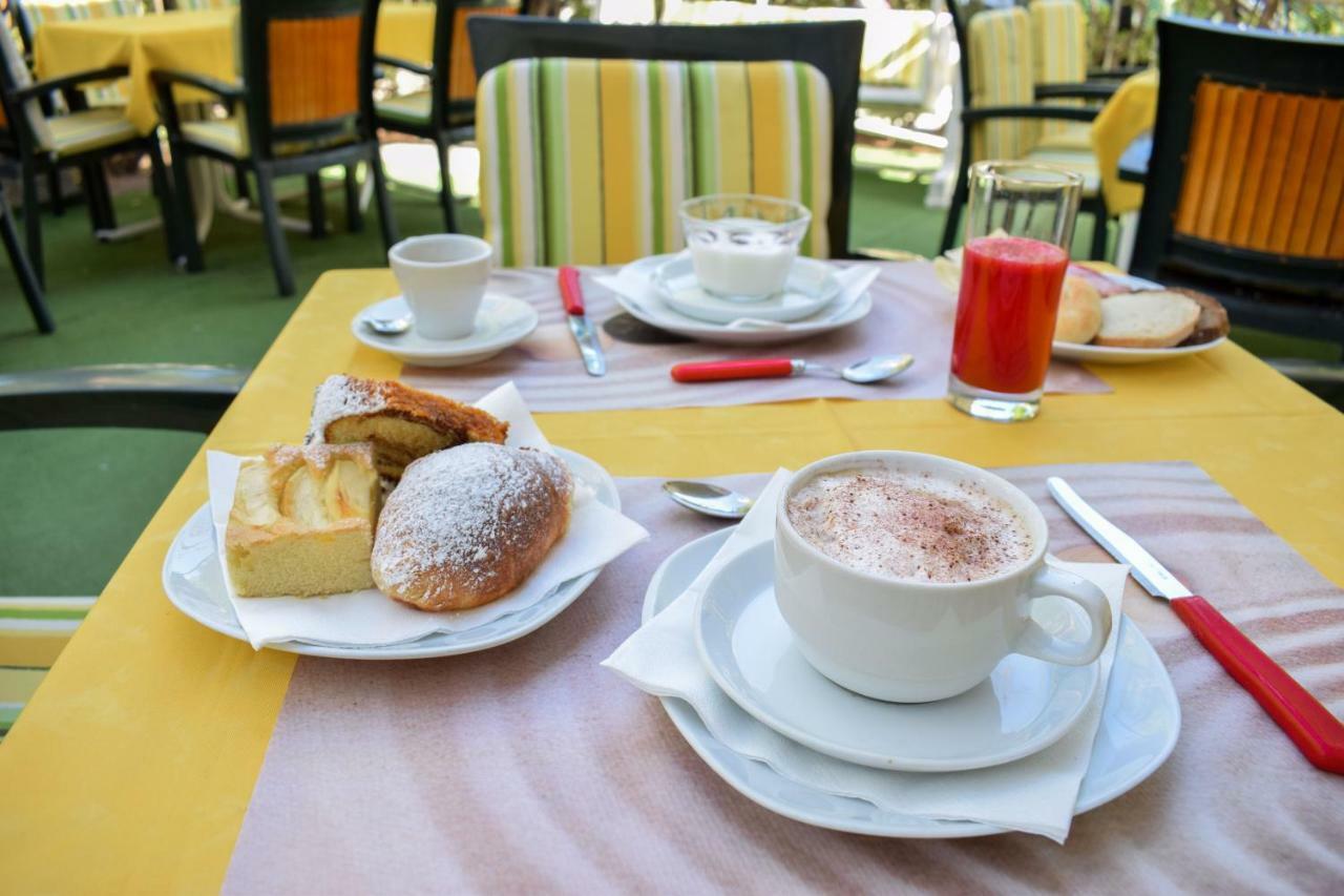 Hotel Ville De Paris Riccione Dış mekan fotoğraf