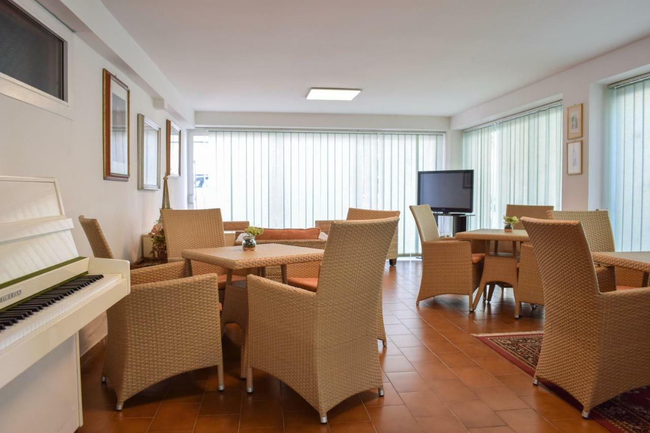 Hotel Ville De Paris Riccione Dış mekan fotoğraf
